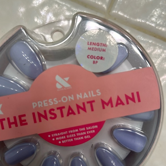 🎁 FREE with any purchase New instant mani press on Nails - Picture 2 of 3